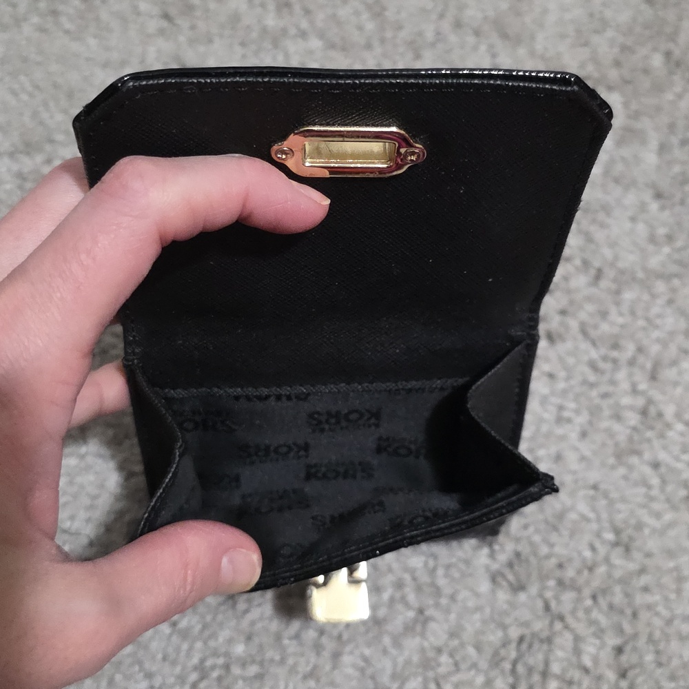 Michael Kors Vivianne Patent Leather Quilted Trifold Coin Wallet Black - Picture 6 of 9